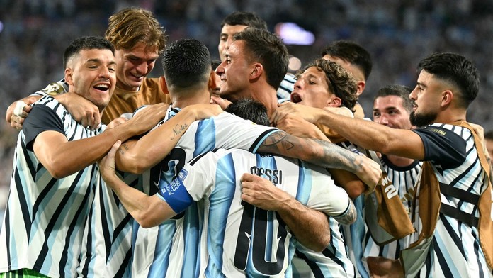 Senzace byla blízko! Argentina udolala Kapverdy po přestřelce až v prodloužení