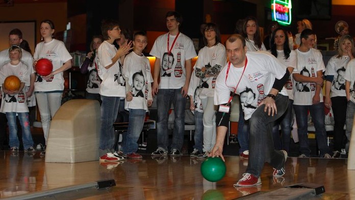 Hvězdy z Novy na BOWLINGU: Zahrály si s DĚTMI z dětských domovů