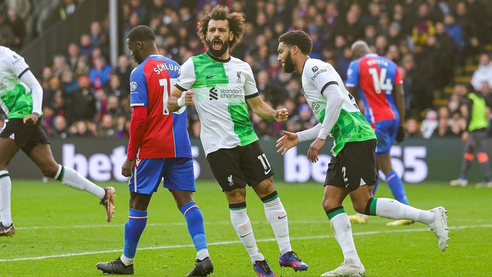 Liverpool vede Premier League, Arsenal ve šlágru prohrál