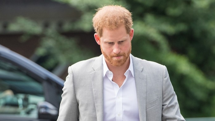 Princ Harry se nestihl rozloučit. Za královnou dorazil příliš pozdě