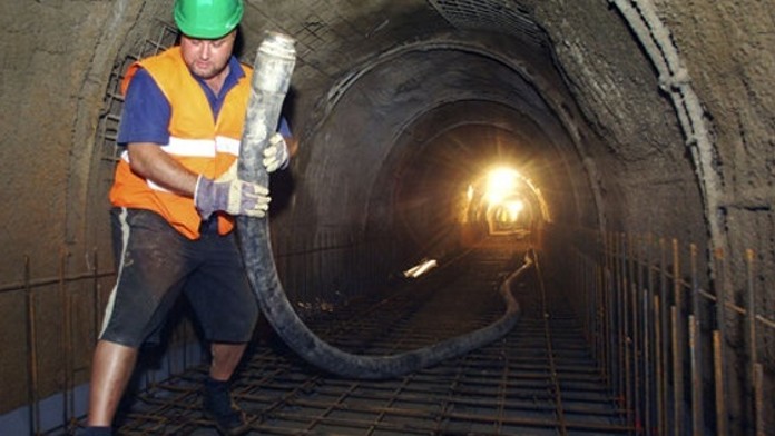 Mrtvola muže ležela v kanále