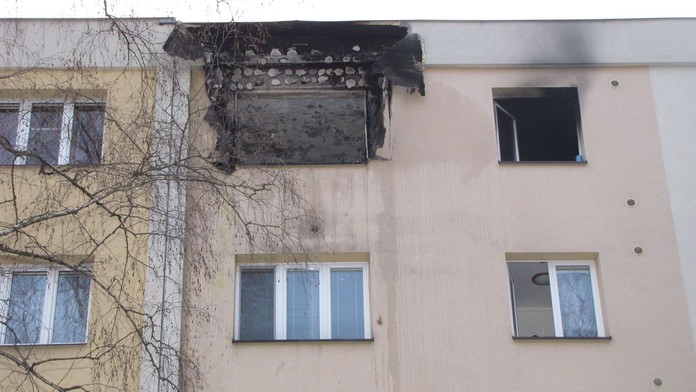 Byt v 5. patře zachvátily plameny, děti se nadýchaly hustého kouře