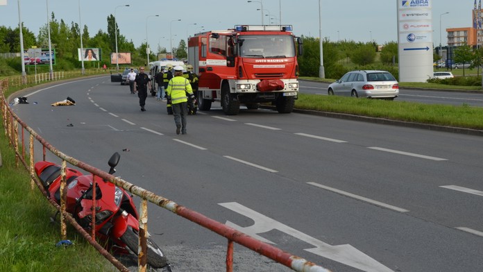 DĚSIVÁ NEHODA: Motorkář přišel při nehodě v Praze o ruku!