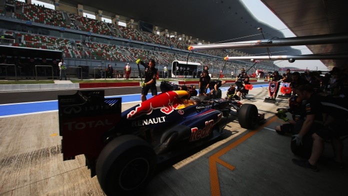 Vettel získal v Indii pole position! Alonso pojede až ze třetí řady