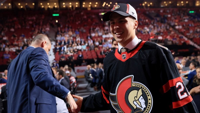 Povedený český pátek. Smlouvy v NHL podepsali dva mladíci