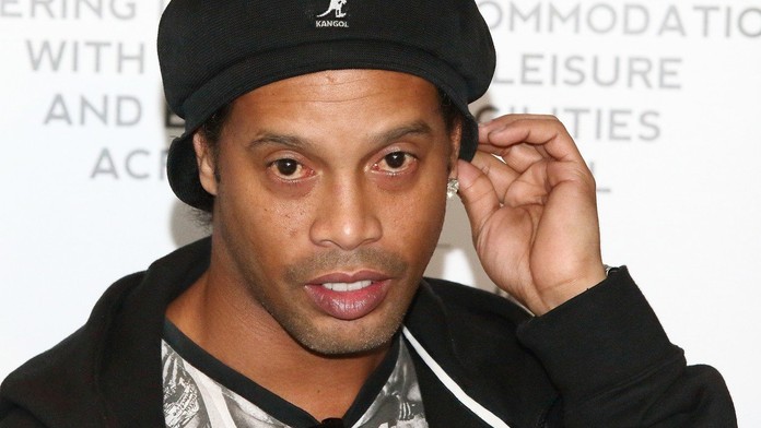 Ronaldinho na mizině!? Na účtu má prý 150 korun a nemá ani pas
