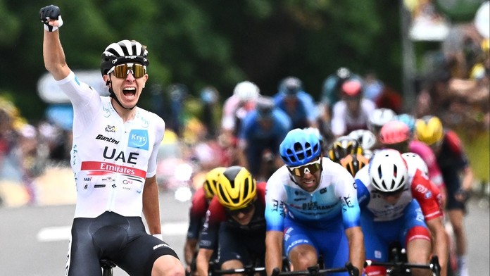 Nejdelší etapu Tour de France ovládl Tadej Pogačar a žlutý dres mění majitele