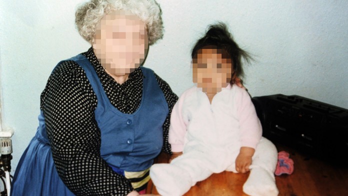 Matka prodávala vlastní dceru od 5 let na odporný sex