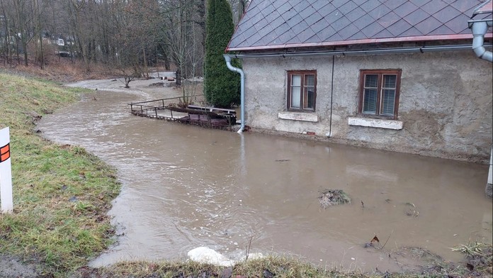 Severem Moravy se prohnala bouře, rozvodnila řeky a zatopila sklepy