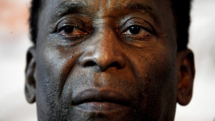 Pelé musel v Paříži do nemocnice! Jeho doprovod vysvětlil proč