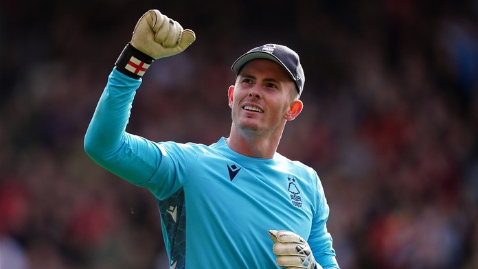 Výsměch fanouškům Reds. Brankář Nottinghamu jim ukázal sprosté gesto