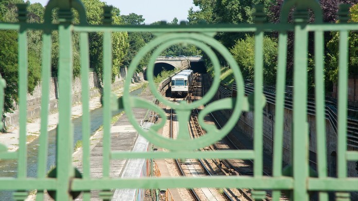 17letý chlapec z Prahy zahynul při jízdě na střeše soupravy metra ve Vídni