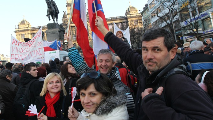 Plánované zvýšení DPH je poslední kapkou, shodují se lidé. Plánují vyrazit do ulic! ANKETA