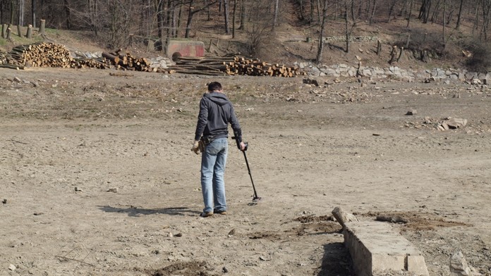 Hledač pokladů našel v pražském parku lidskou čelist, prozradily ji plomby
