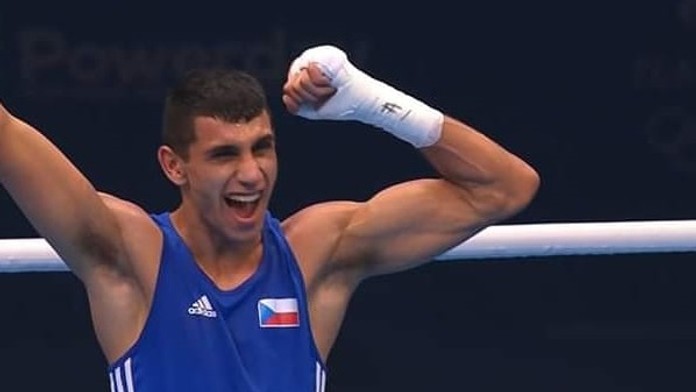 Boxeři v Londýně bojují o Tokio, koronaviru navzdory. Godla je blízko!