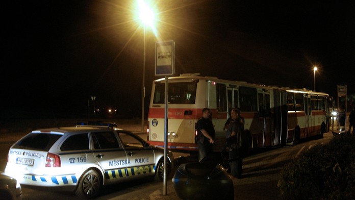 Řidiče z pražského autobusu zabil infarkt