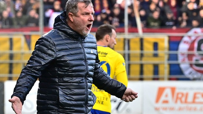Neumím si představit, že by po sestupu někdo Vrbu v Česku chtěl, říká Folprecht