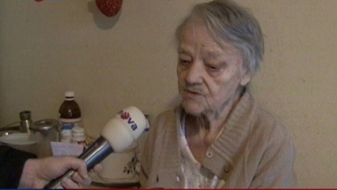 Zloděj se vydával za doktora a okradl stařenku