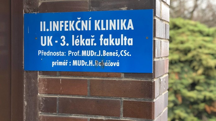 PŘEHLED: Tyhle nemocnice v Česku zasáhla nákaza koronavirem! MAPA