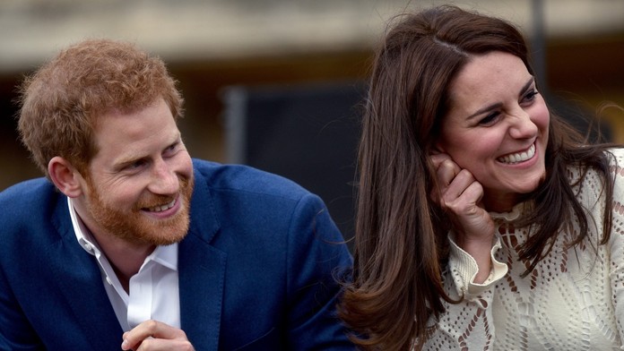 Kate a Harry se sblížili víc, než by se Williamovi líbilo. Unikly šokující detaily