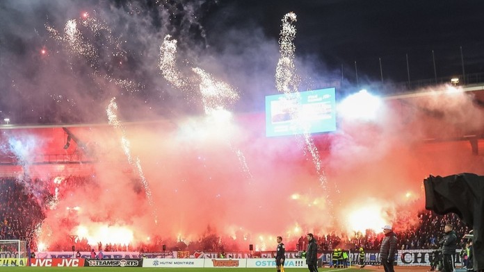 LFA trestá za pyrotechniku. Baníku uzavírá kotel, ten bude i platit