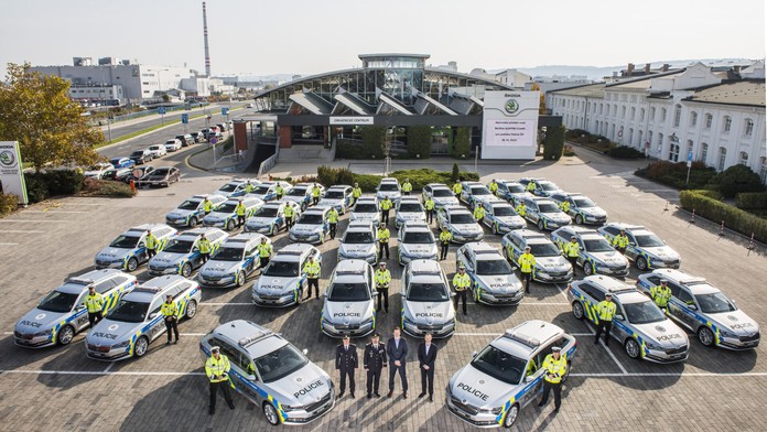 Policisté dostali na dálnice nové superby. Stovku zvládnou za necelých šest vteřin