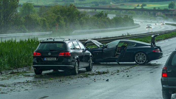 PEKLO NA DÁLNICI: Srážku 24 aut nepřežil člověk, desítky zraněných