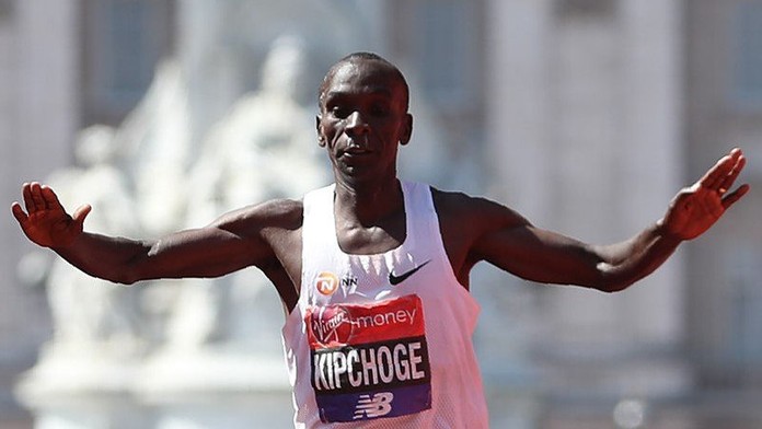 Přepisují se dějiny: Maratonec Kipchoge překonal světový rekord!