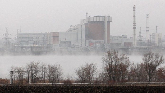 Výbuch v jaderné elektrárně na jihu Ukrajiny! Raketa poničila několik budov