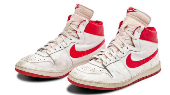 Michael Jordan trhl rekord. Jeho tenisky se vydražily za neuvěřitelnou částku