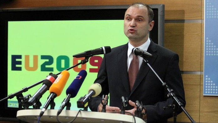 Rath: Ať Langer opustí politiku, v kanceláři mu visel otec rudého teroru