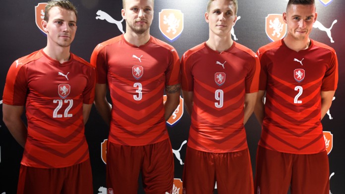 Čeští fotbalisté mají nové dresy: Podívejte se, v čem budou hrát!