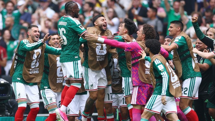 Světový šampionát odstartoval! Mexiko porazilo Jihoafrickou republiky, tři červené