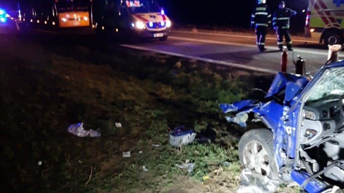 Policisté zastavili u nehody, jejich auto smetla octavia! 5 zraněných