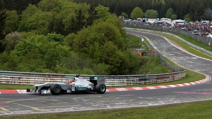 Schumacher zase řádil v F1, tentokrát při exhibici na Nürnburgringu