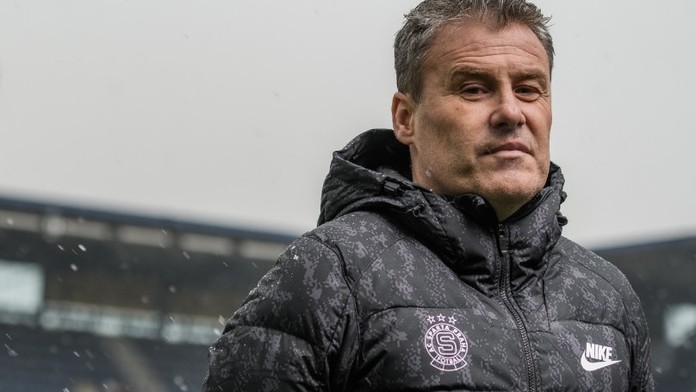 Hapal na Spartě? Nosil číslo 99 na dresu, po Barceloně utekl do šatny