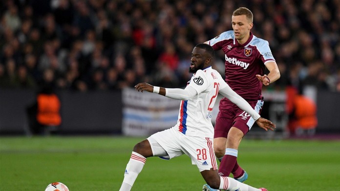 Součkův West Ham remizoval s Lyonem. Frankfurt překvapil Barcu