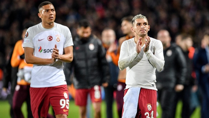 Hanba, individuální chyby a amatérství. Turecký tisk tepe do Galatasaraye