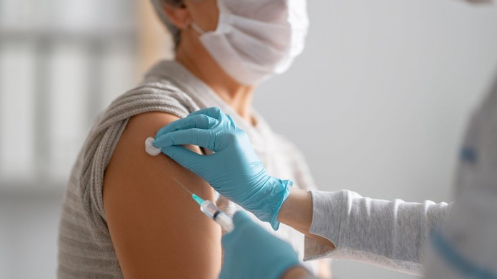 K očkování se mohou přihlásit další lidé. Registrace začne v pondělí