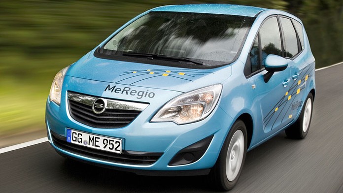 Opel má chytré elektromobily - se sítí si povídají