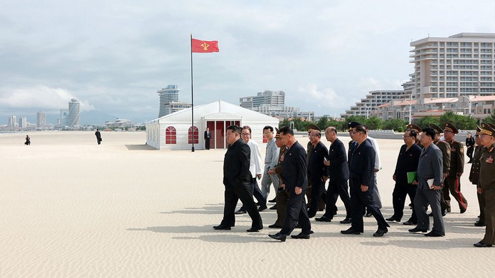Kim Čong-un na inspekci ve Wonsan Kalma, 15. 7. 2024
