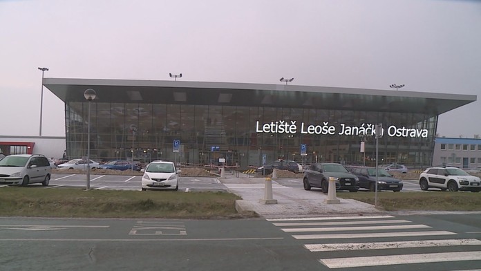 Vedro poškodilo ranvej v Ostravě. Letadla musela přistát v Brně