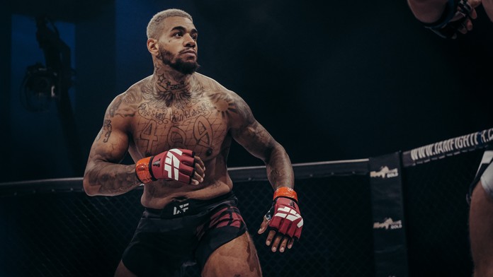 Český nováček v KSW s angolskými kořeny se k MMA dostal ve vězení