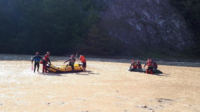 Čechům se na Dunajci převrátil raft! Zasahovali Slováci i Poláci