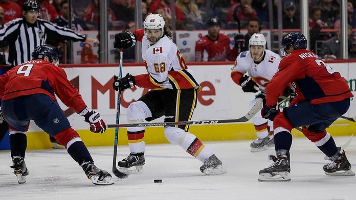 Jágr asistoval, mazácky zakryl výhled a Calgary slavilo výhru!