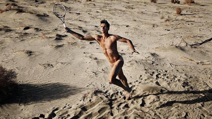DALŠÍ ŠOK! Nahý tenista Berdych se proháněl po pláži s raketou!