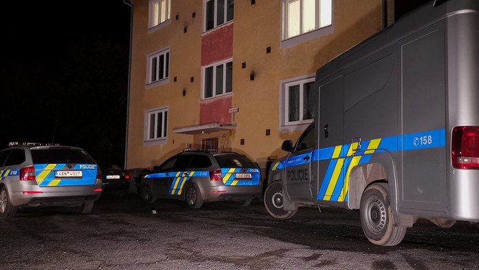 Žena v Kroměříži měla bodnout o 20 let mladšího přítele. Hrozí jí až 18 let vězení