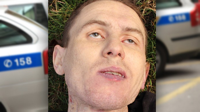 POMOZTE! Znáte tohoto muže? Našli ho na břehu řeky v Ostravě