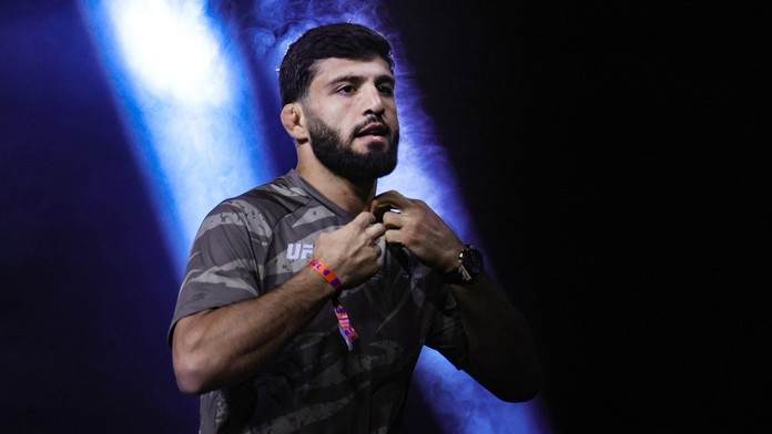 Velký zvrat v UFC 311. Carukjan do tituláku proti Machačevovi nenastoupí