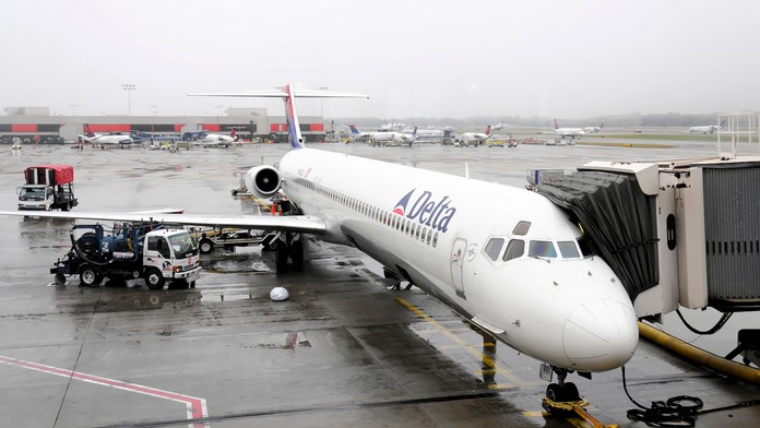 Aeroliniím Delta vypadl systém. Let do New Yorku nabírá zpoždění